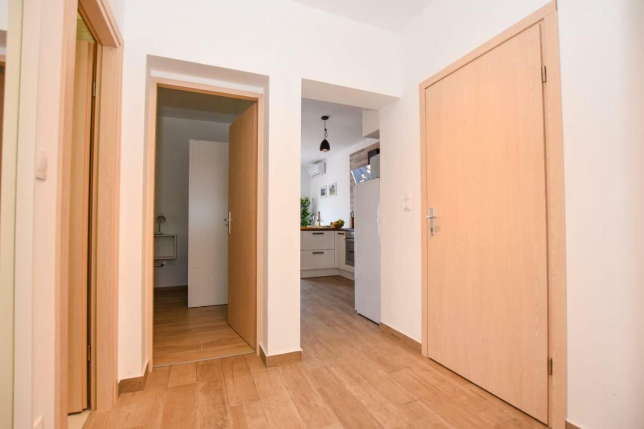 Apartments Milena 8 Mandre Eksteriør bilde